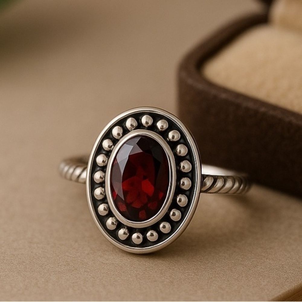 Sterling Silver Garnet Ring –Faceted Oval Beaded Halo Detailed Shank NWOT 6 #448